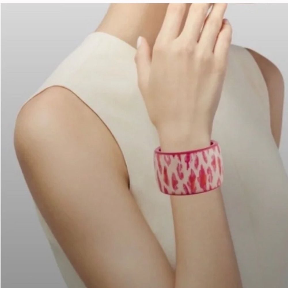 VTG *DIOR* RARE COLOR! Pink! Jungle Resin Bangle Bracelet - Picture 3 of 8